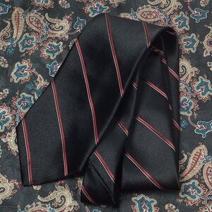 Wembly ‘Leatherback Satins’ Black Red White Diagonal Striped Tie
